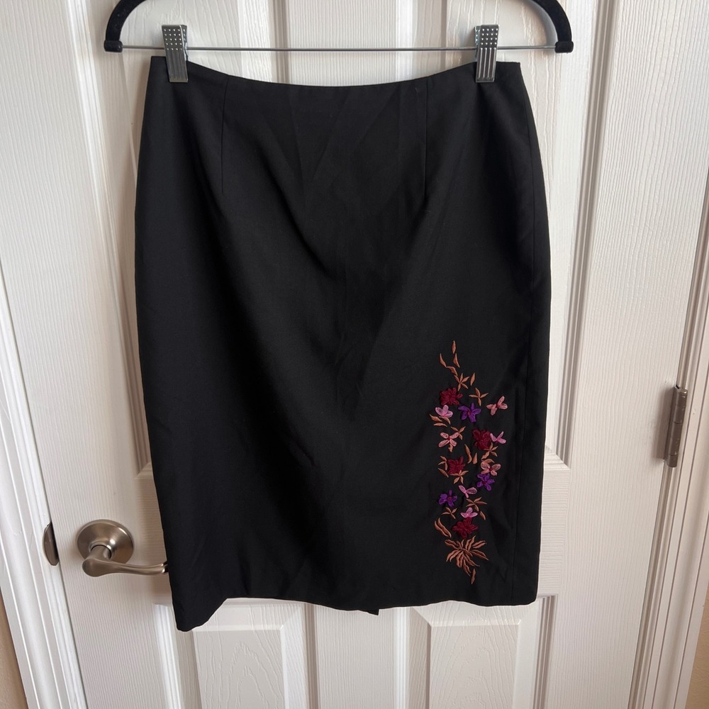 Ann Taylor LOFT Black‎ Pencil Skirt Floral Embroidered Career Women's Sz 2